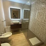 Luxury Ground-floor 5 Stars, 2 Bedrooms, 2 Bathrooms, Free Wifi Apartman *