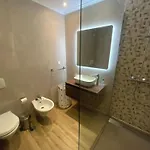 Luxury Ground-floor 5 Stars, 2 Bedrooms, 2 Bathrooms, Free Wifi *
